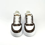Chaussures sneakers blanche et marron monogrammé à semelle blanche haute pour homme