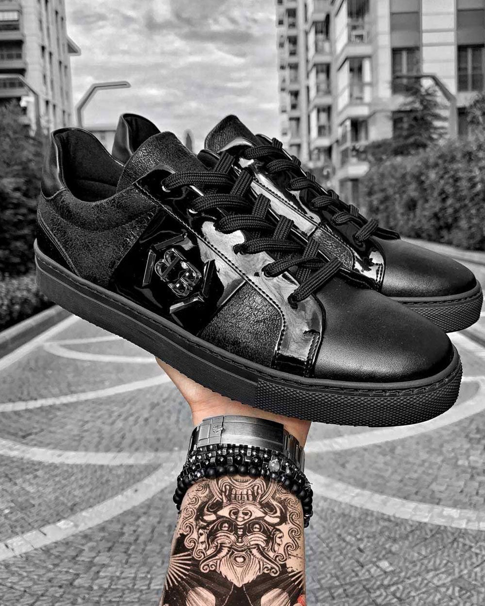 Sneakers chaussures noir avec logo et tissu aspect couleur métallique pour homme