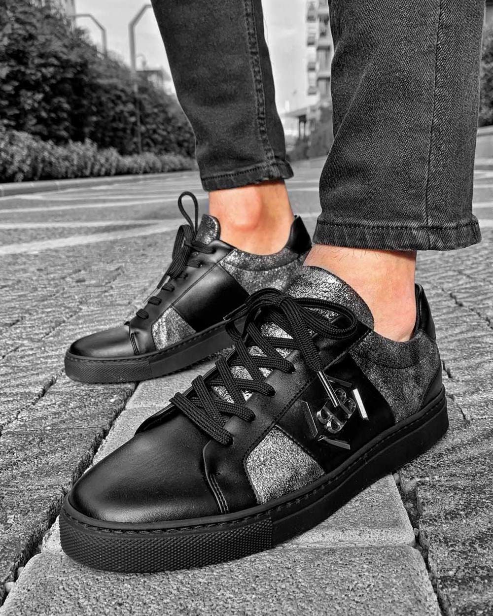 Chaussures Sneakers noires aspect argenté métallique gris noir avec logo pour homme