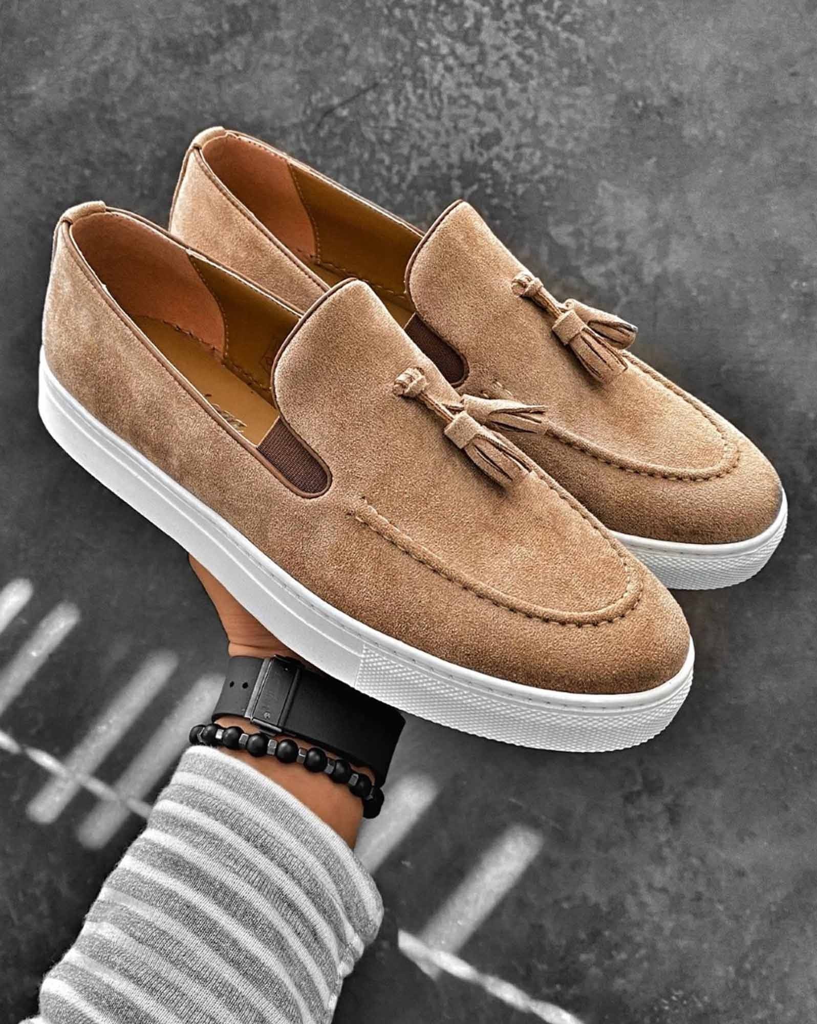 Comfortable beige suede moccasin for men
