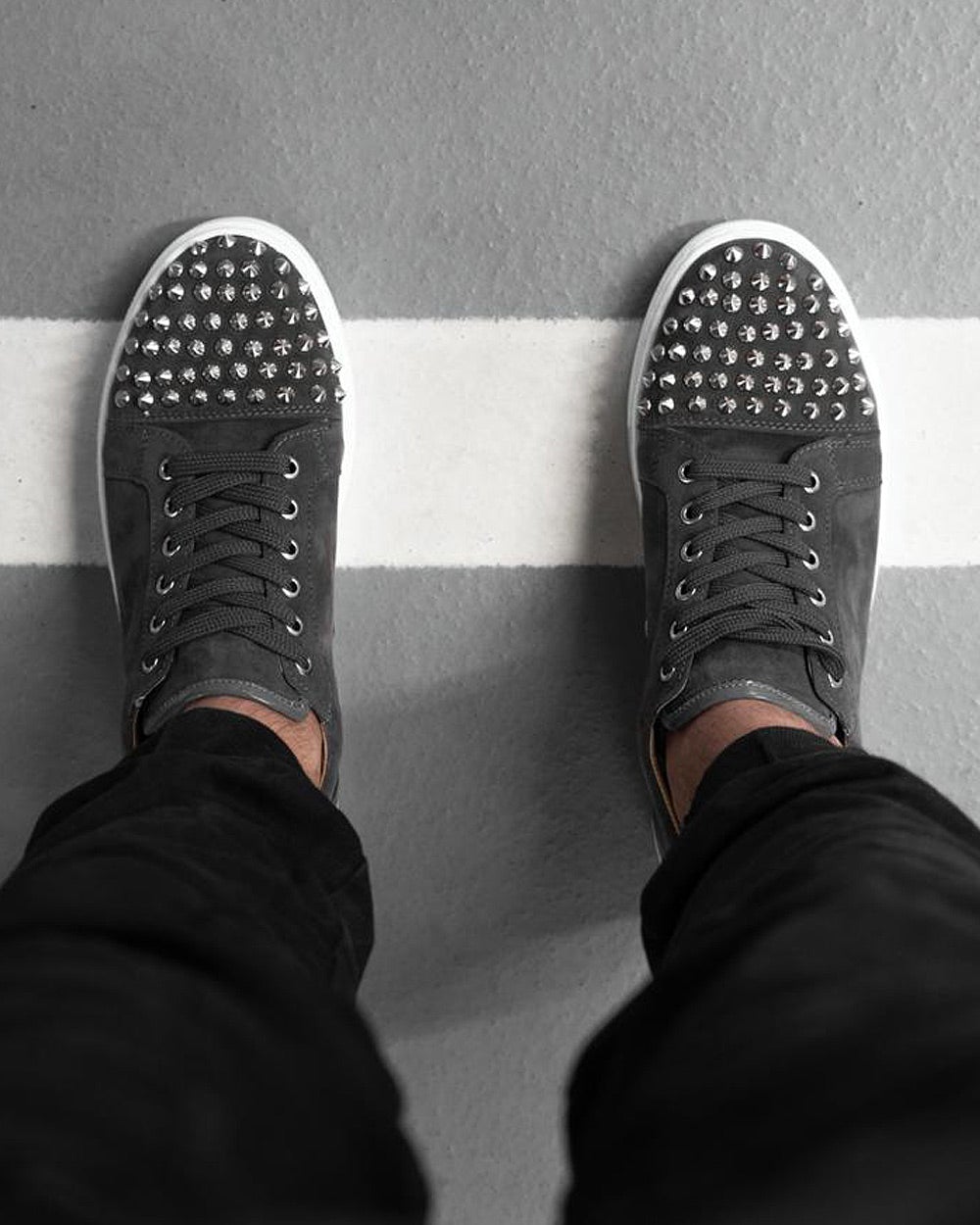 BB Salazar men's low-top gray suede-look low-top sneakers with trendy studs