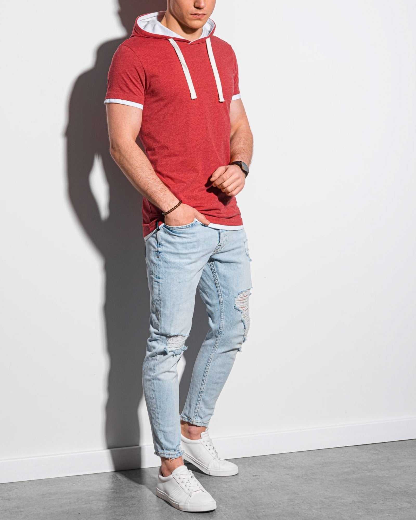 Heather red t-shirt with plain hood for men with short sleeves