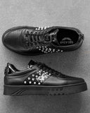 Zapatos deportivos bajos negros con tachuelas plateadas marca BB Salazar para hombre