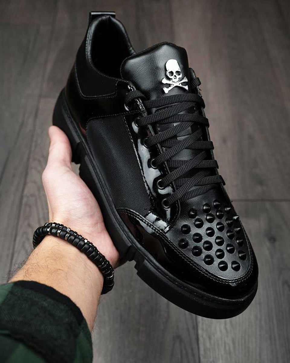Chaussures sneakers BB Salazar Noir aspect cuir avec clou sur la