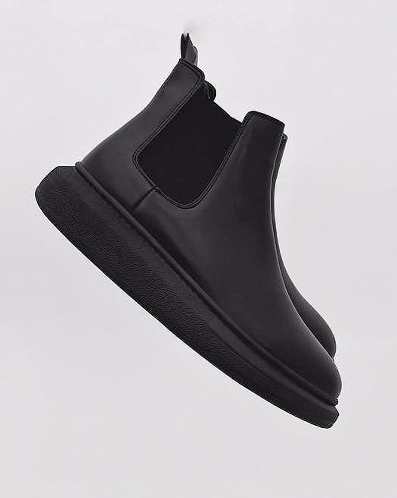 Chaussures boots simili cuir noir avec grosse semelle noire pour homme