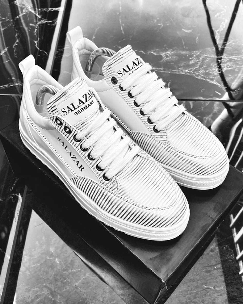 Trendy white ribbed basketball shoes for men